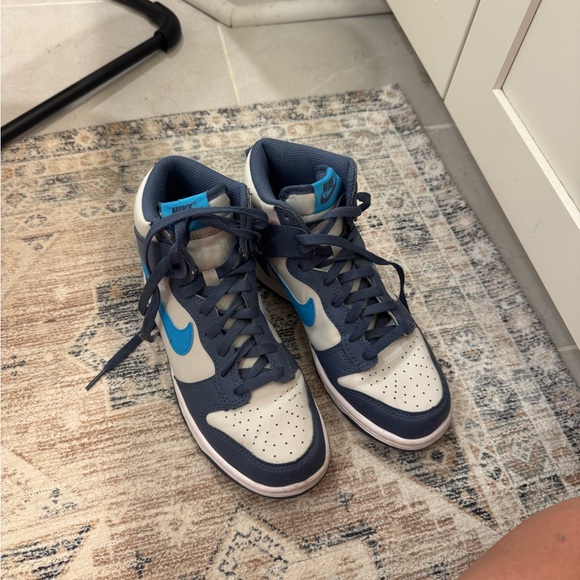 Nike Dunks - Picture 3 of 4